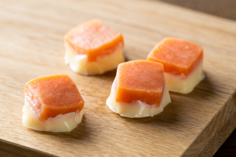 ひとくちおつまみ　鮭チーズ添え